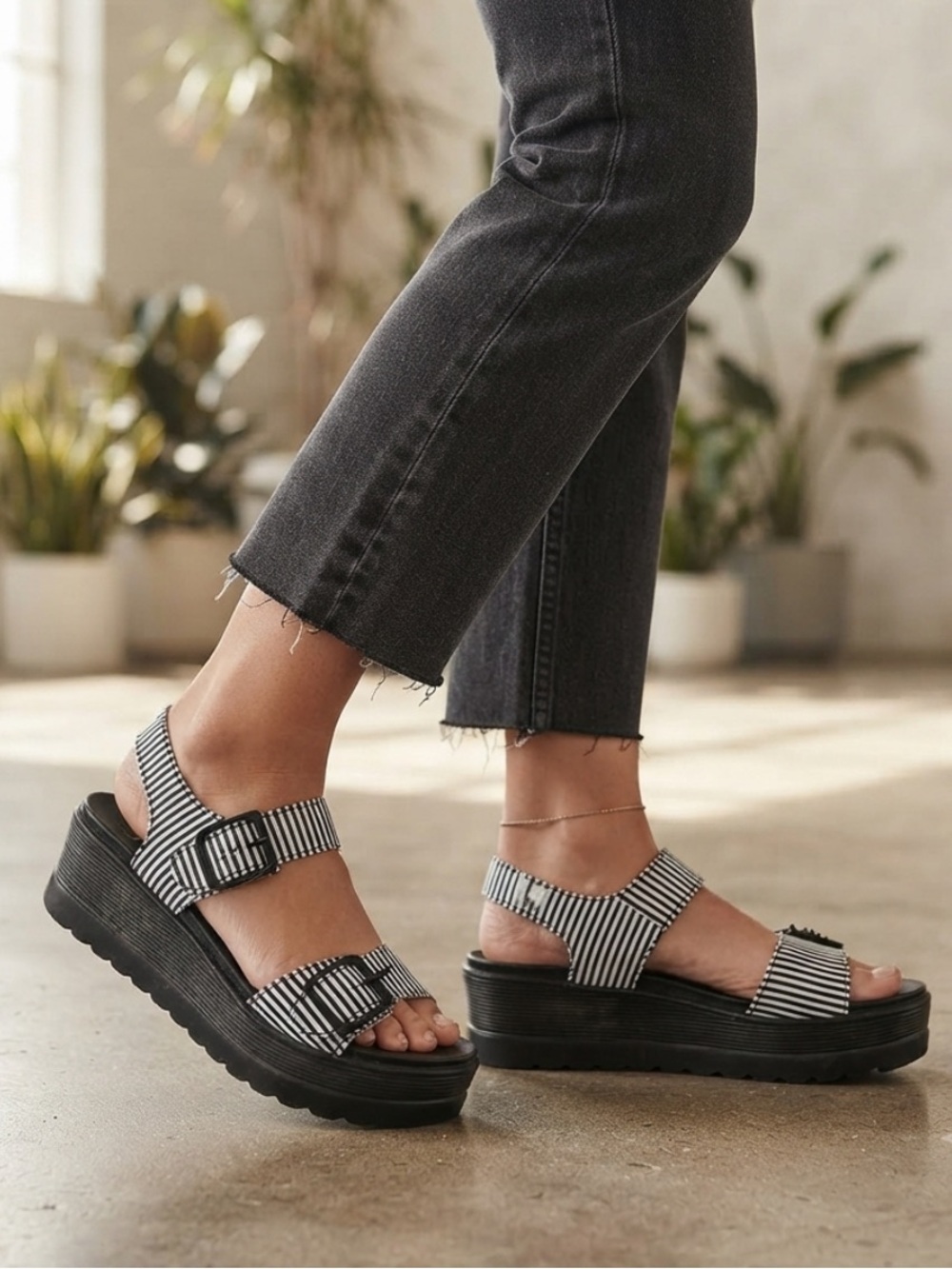 Alegria MOR-879 Black White Striped Leather Platform Wedge Sandals Women Size 37